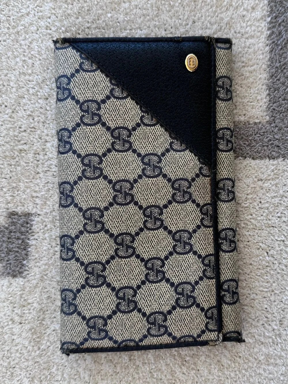 100% authentic vintage Gucci wallet